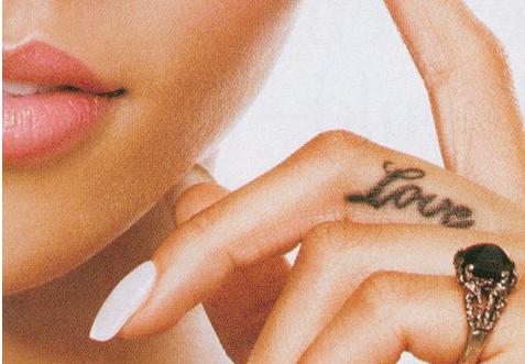 rihanna tattoo3 Rihanna tattoo pictures